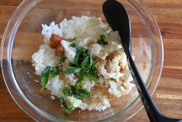 ボウルに入れて混ぜる