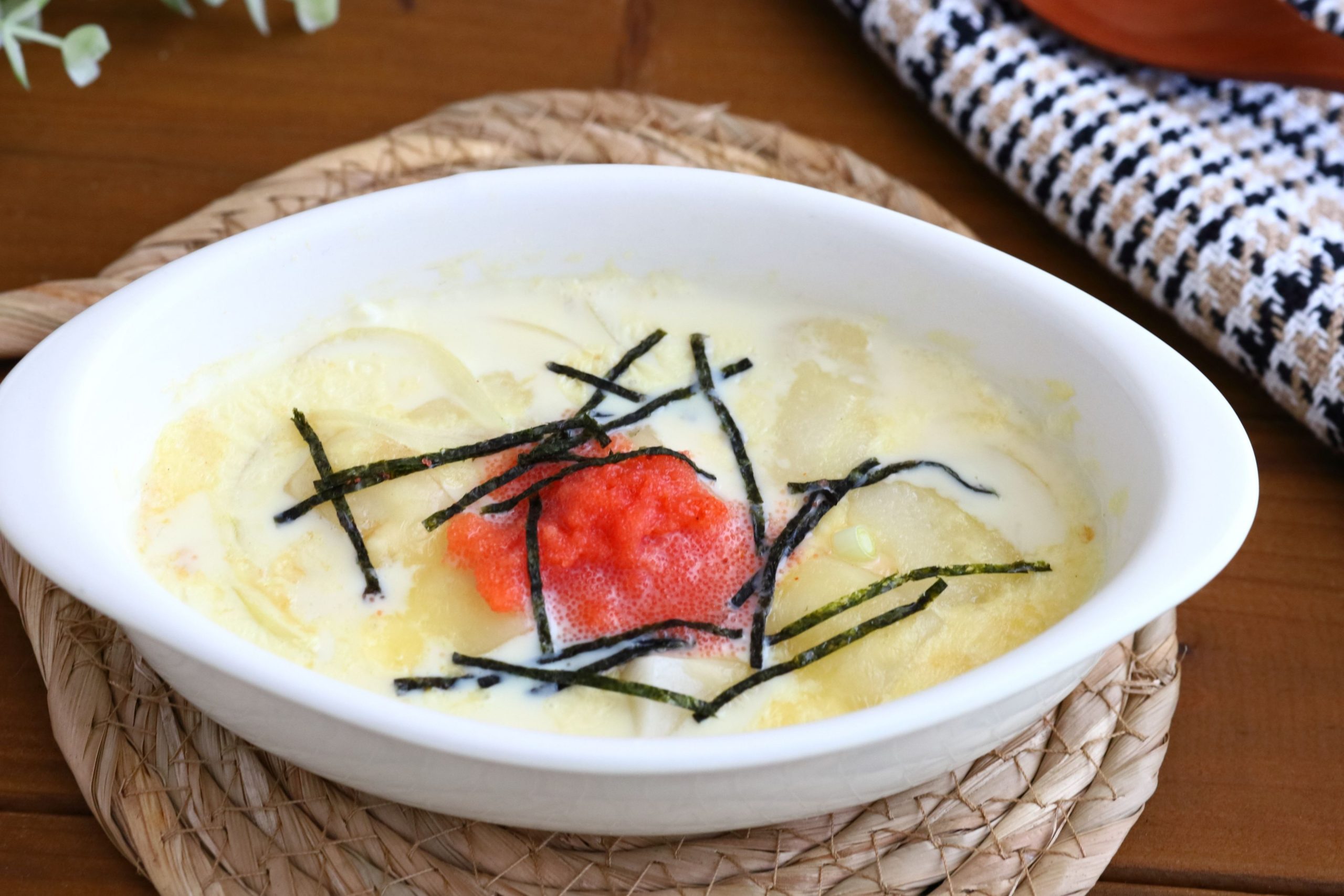 お餅に飽きたら！レンジで簡単♪「もち明太チーズグラタン」 - 朝時間.jp