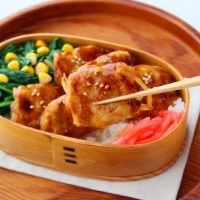 固くなりがちなお肉がジューシーに！「肉巻き玉ねぎ」「ほうれんそうのコーンバター」2品弁当