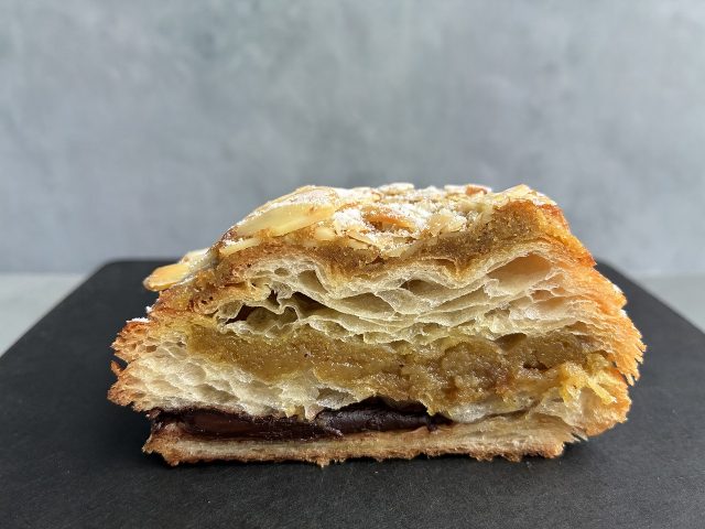 ピスタチオチョコレートクロワッサン断面