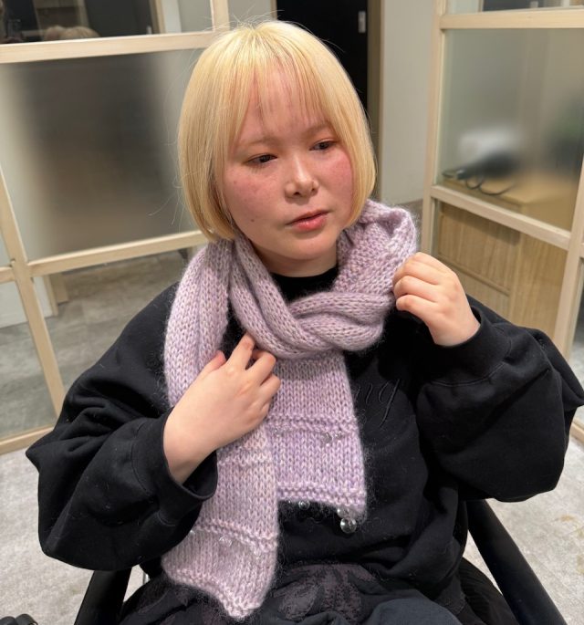 マフラーを片側通す