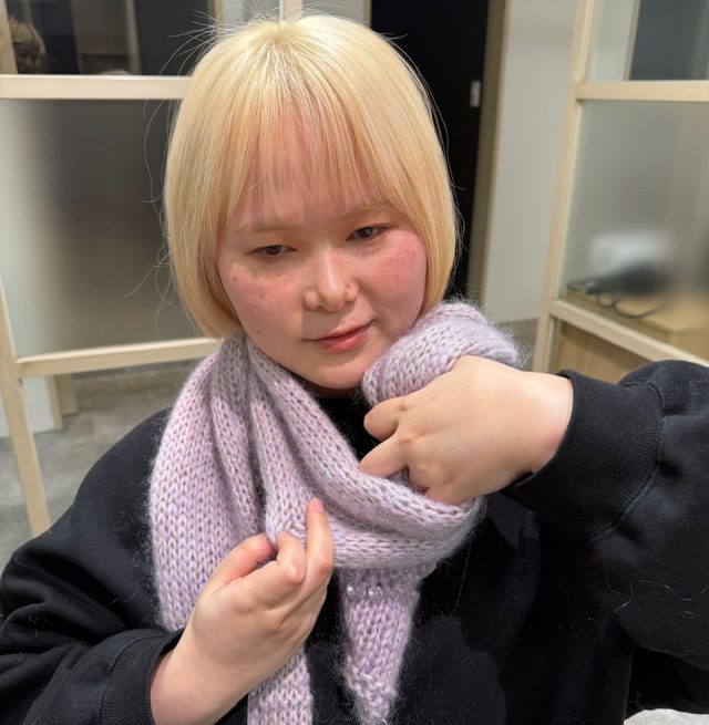 マフラーを片側通す