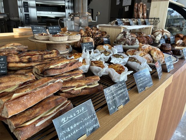 ぱんと菓子 いろり 店内