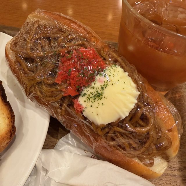 メガ盛り焼そばパン