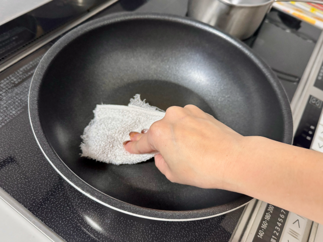 フライパンと古布