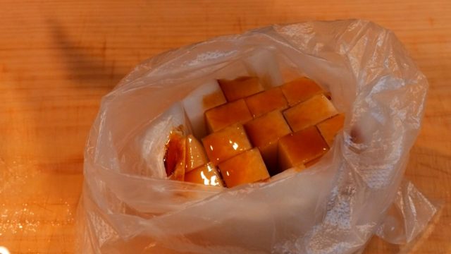 袋に入れた大根