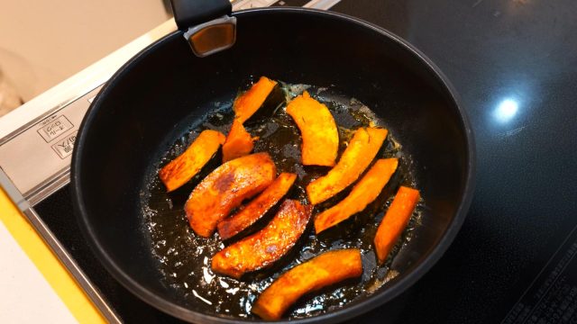 焼いているかぼちゃ