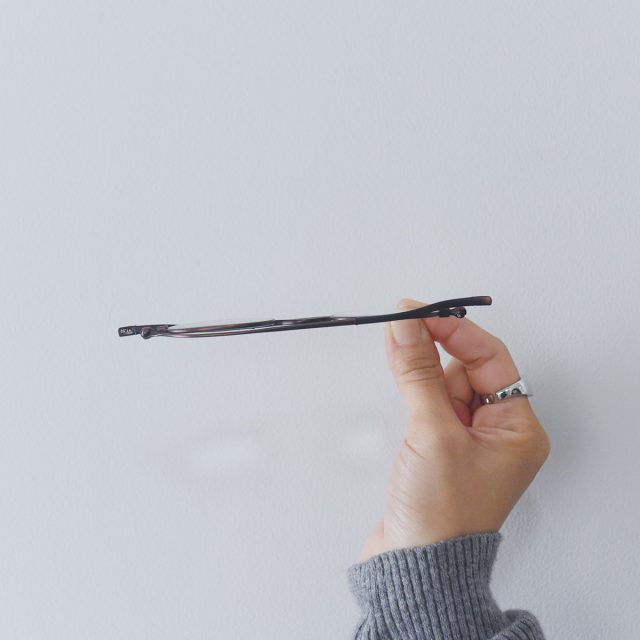 リーディンググラス「栞(しおり)」