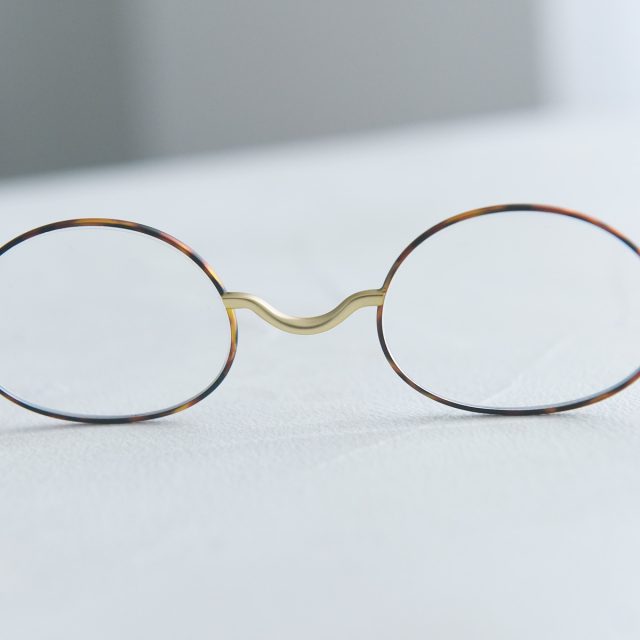 リーディンググラス「栞(しおり)」