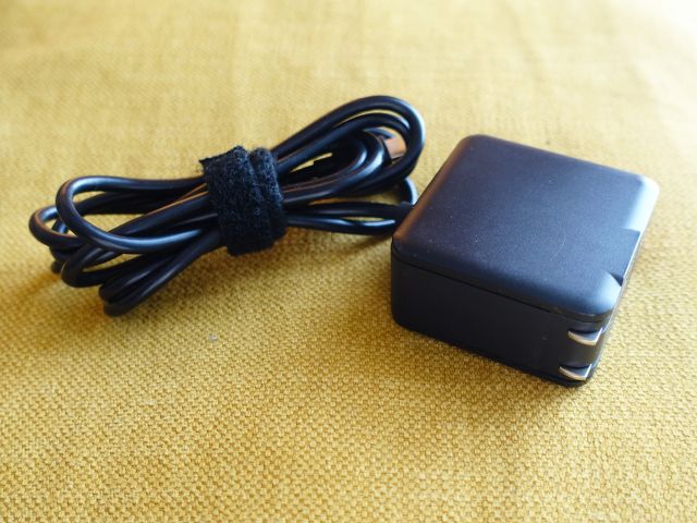 ノートPC用小型ACアダプター