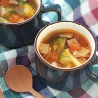 寒い朝に温まる！野菜たっぷり「具だくさんスープ」朝ごはんレシピ3選