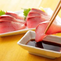 インバウンド観光客にも人気！「新鮮な刺身」を英語で言うと？
