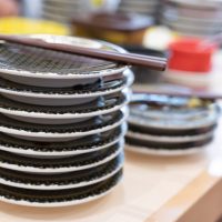 「回転寿司」って英語でどう言う？