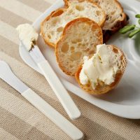 バターがスッと塗れる！「ARCOS アルコス ガジェット・バターナイフ」で朝のプチストレス解消