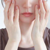 ニキビ、吹き出物…。大人の肌荒れ時に見直したいおすすめスキンケア