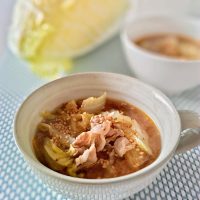 材料2つで満足感◎朝からポカポカ「白菜と豚肉のピリ辛スープ」