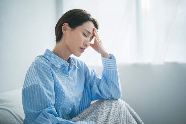 体調が悪い女性