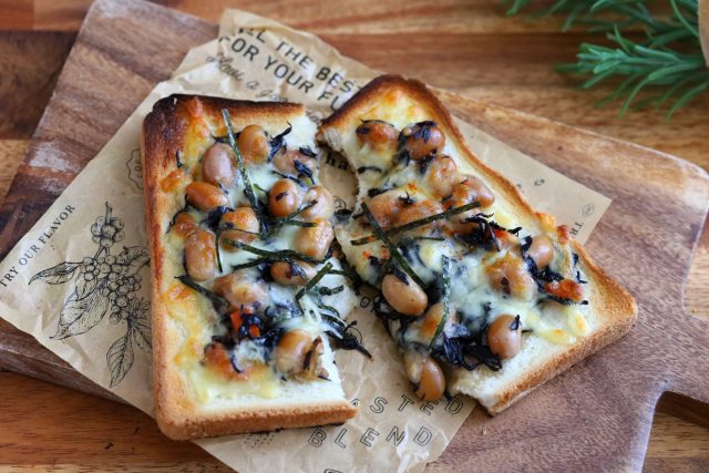 鉄分・食物繊維たっぷり♪豆ひじき煮トースト