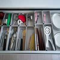 ごちゃごちゃ卒業！ニトリの整理トレーで叶う“迷子ゼロ”のカトラリー収納