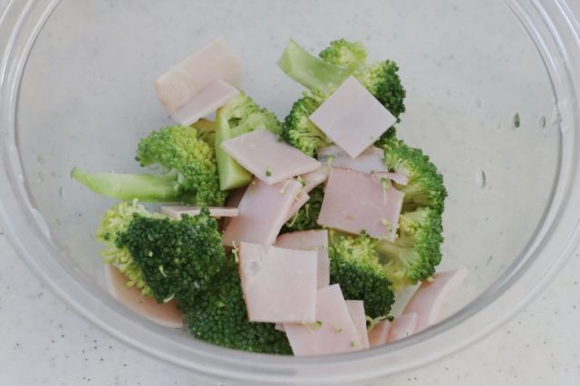 ブロッコリーとハム