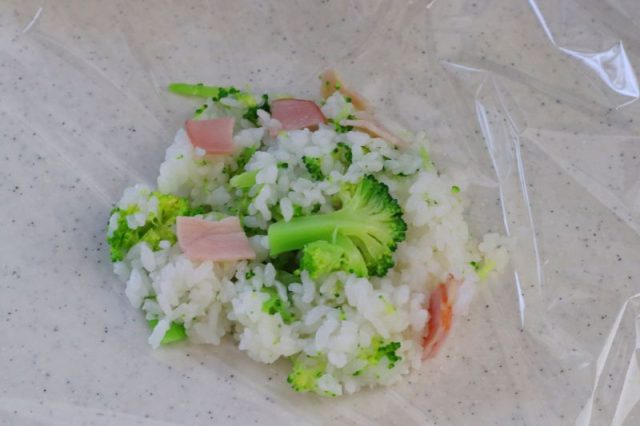 ブロッコリーとハムのおにぎり