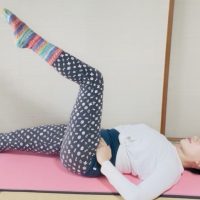 骨盤のゆがみを整える！股関節がほぐれる「時短朝ピラティス」