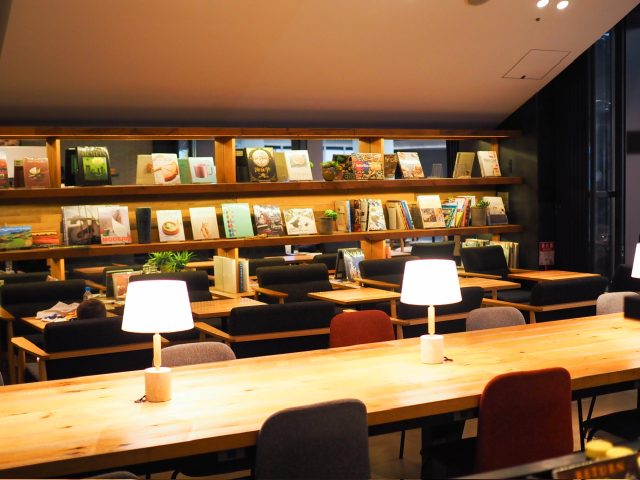 caffe LAT.25° カウンター席