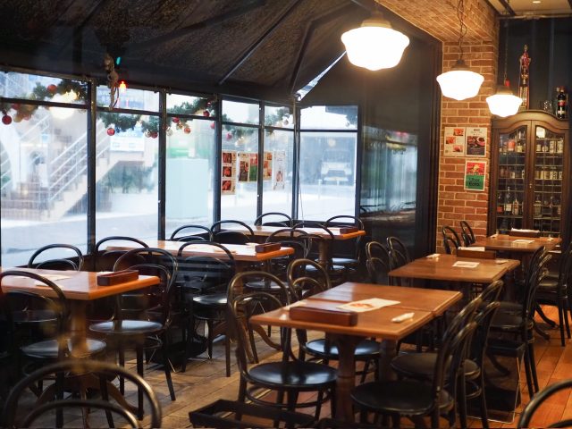 TINY BREAD & CAKE NATURA MARKET 店内