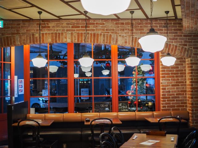 TINY BREAD & CAKE NATURA MARKET 店内