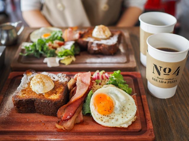 フレンチトーストとコーヒー