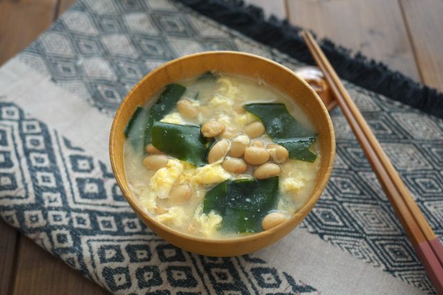 大豆とかきたま味噌汁