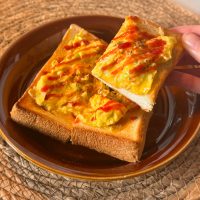 喫茶店モーニングの味をおうちで！「とろとろ卵のキャベ玉トースト」