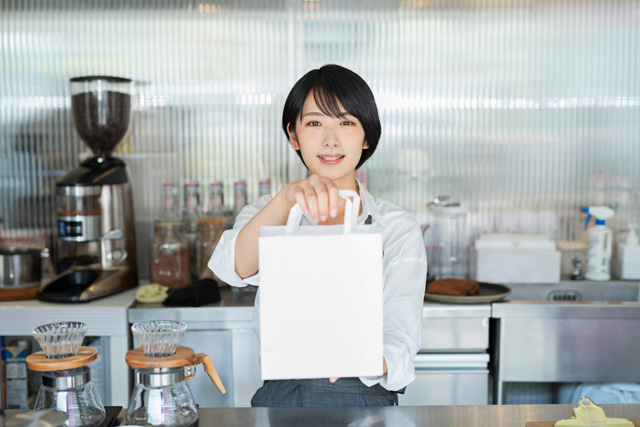 どうぞ　カフェ　店員