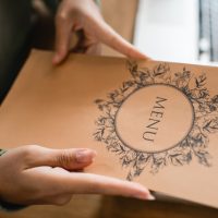 料理を注文する時の「おまかせしてもいい？」→英語で言うと