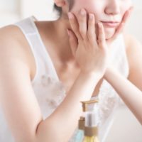 老け見えの原因？大人の「朝スキンケア」NG習慣