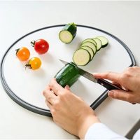 野菜と肉を使い分け♪衛生的に使える「バイカラー 軽量・抗菌まな板」の実力