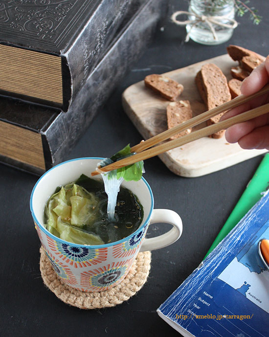春雨とわかめの具だくさんマグカップスープ
