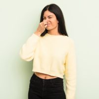 英語「It smells awful」の意味って？