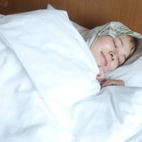 朝の髪が変わる！美容師が実践する「乾燥知らず」の髪のナイトルーティン