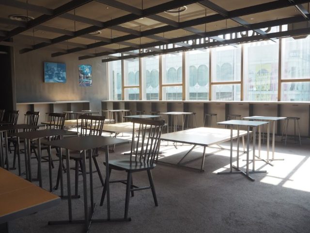 猿田彦珈琲 The Bride 原宿駅の店内