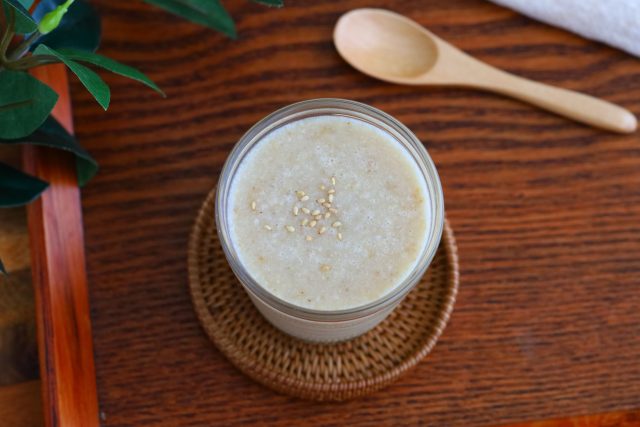 甘酒とごまの腸活セサミスムージー