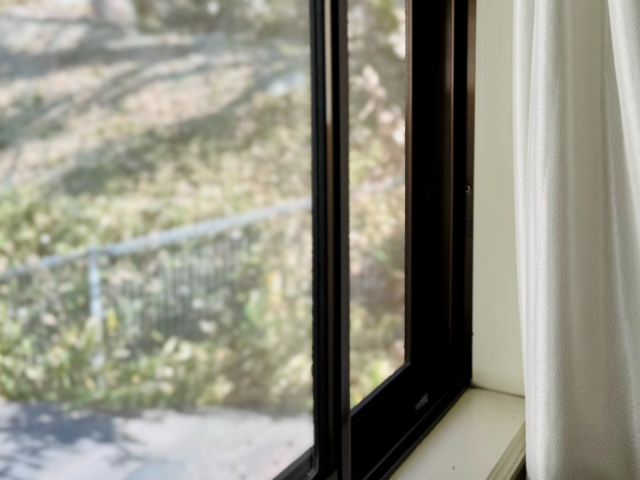 窓を開けて換気