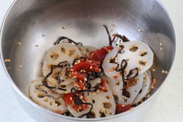 れんこんの梅昆布和え