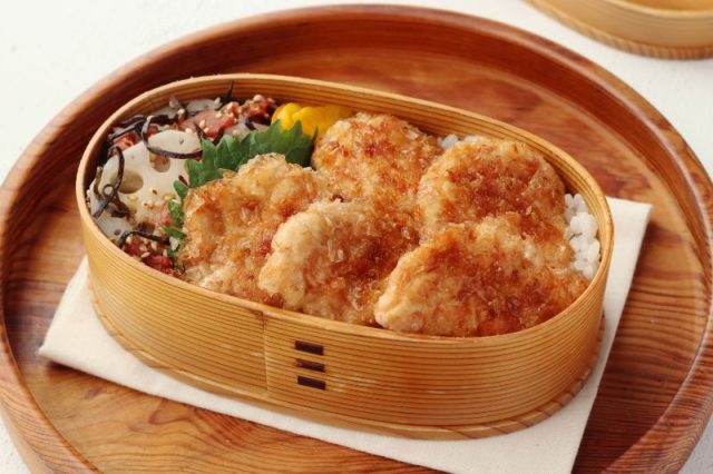 「鶏むね肉のおかか衣」「れんこんの梅昆布和え」2品弁当