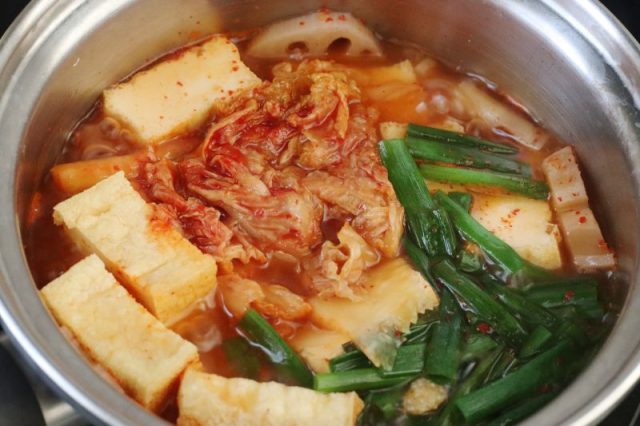 厚揚げとれんこんのキムチ味噌スープ