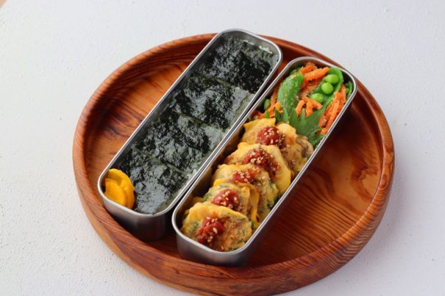 「豚こま肉と大葉のピカタ」「スナップえんどうとにんじんのおかかバター」2品弁当