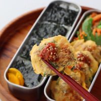 梅だれが味の決め手！「豚こま肉と大葉のピカタ」「スナップえんどうとにんじんのごまバター」2品弁当