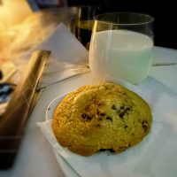 クッキーと牛乳(機内食)