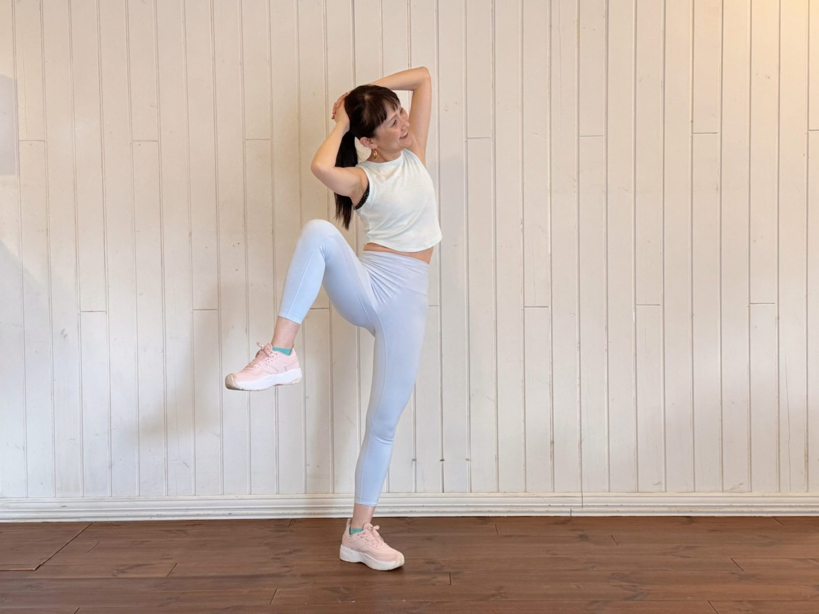 スキマ時間1分！運動不足解消しながら太もも＆お腹ダイエット