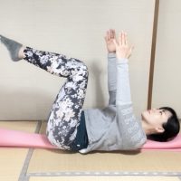 ヨガマットを使って骨盤調整！ピラティス「ニーオープン」